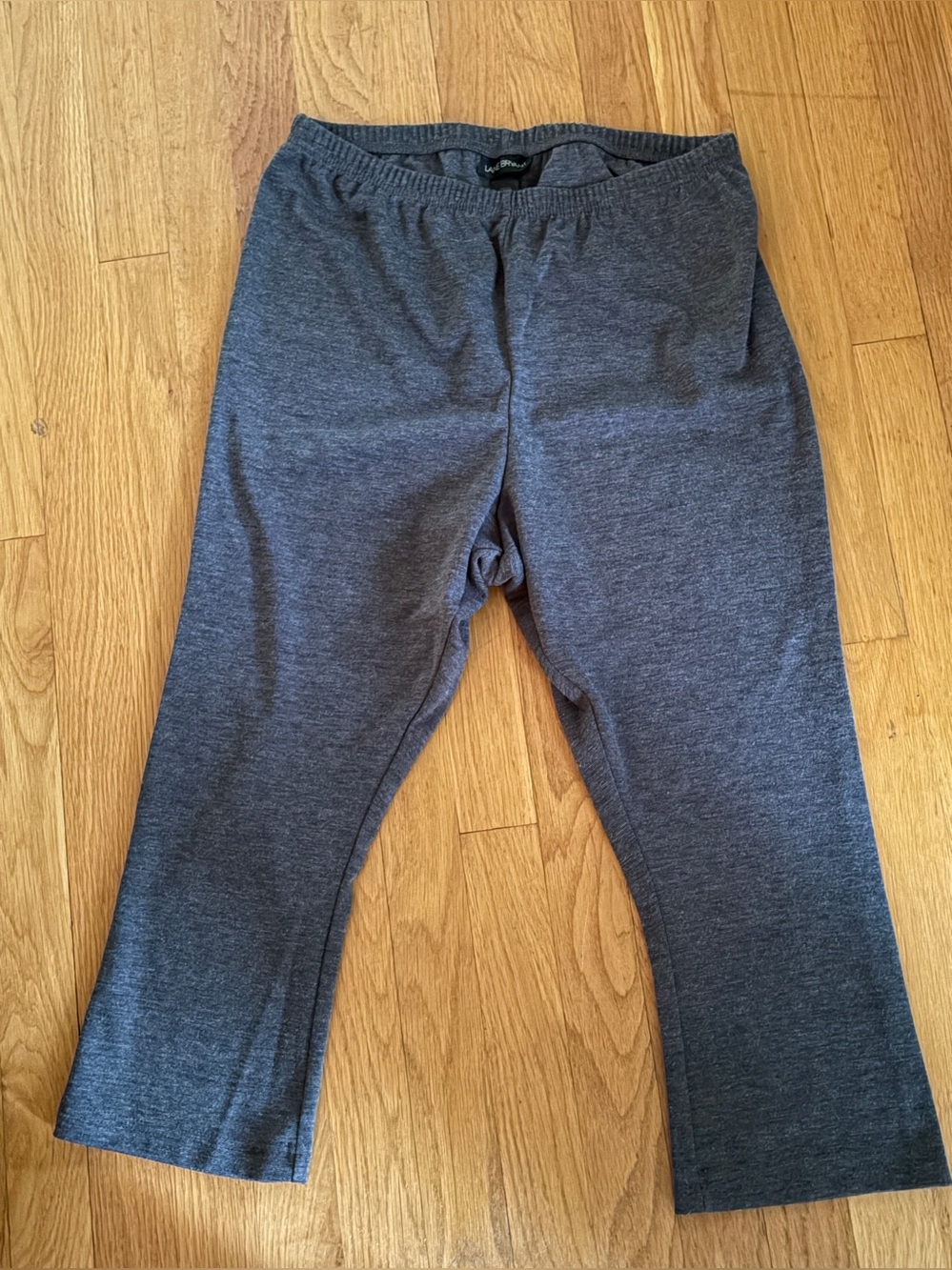 Lane Bryant Gray Elastic Waist Capri Leggings
Size 14 / 16
